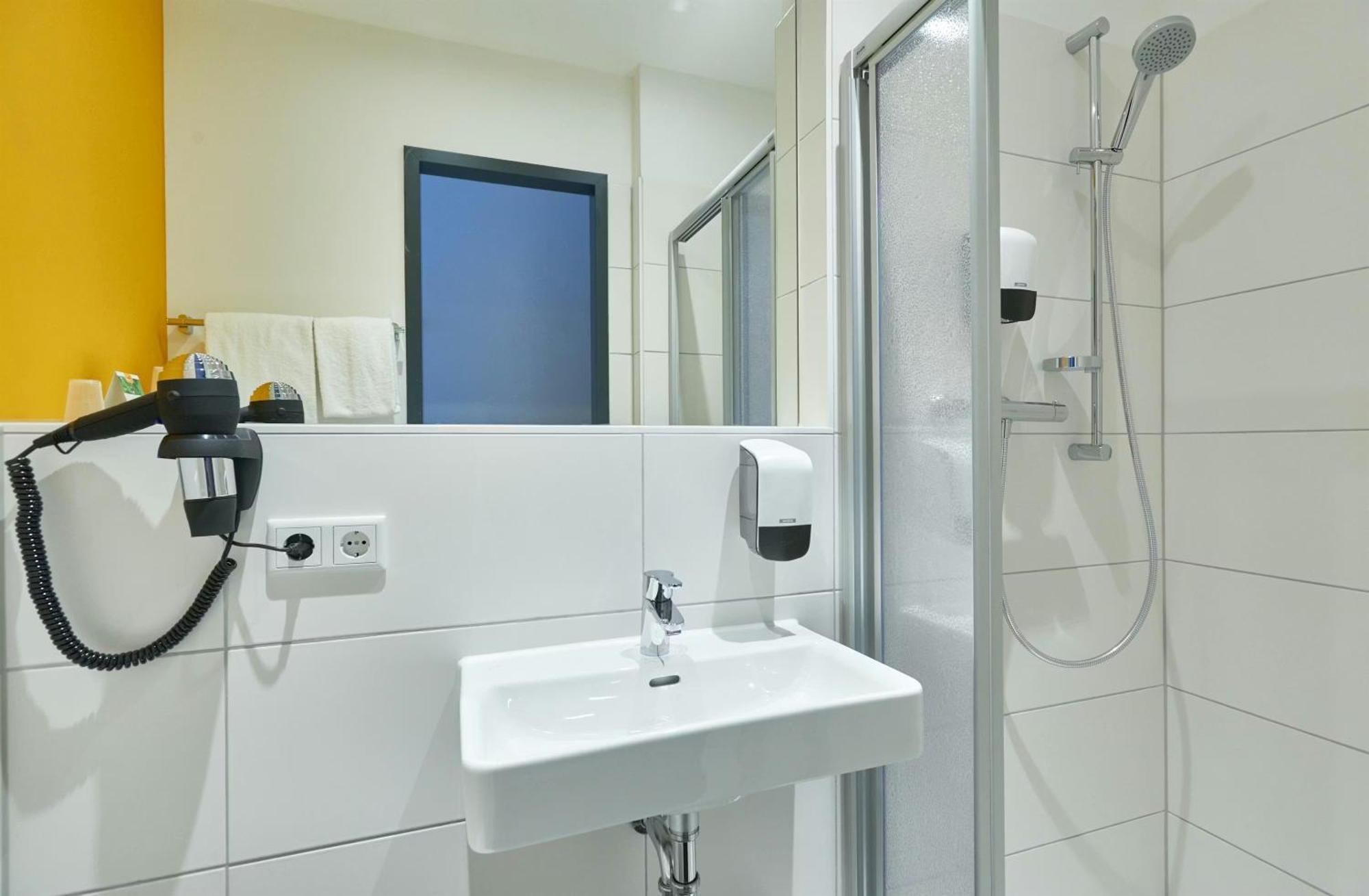 Mcdreams Duesseldorf-city 2*